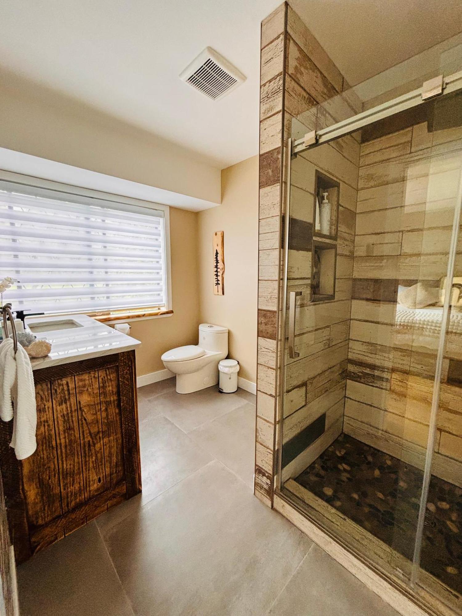 Oceanside Manor - Fancy Room - Golf Course & Beach View Qualicum Beach Luaran gambar
