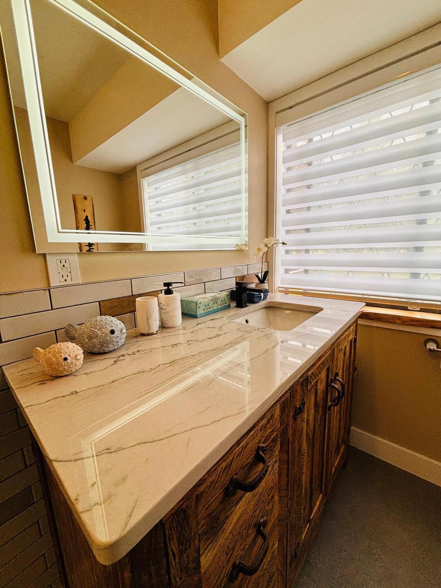 Oceanside Manor - Fancy Room - Golf Course & Beach View Qualicum Beach Luaran gambar