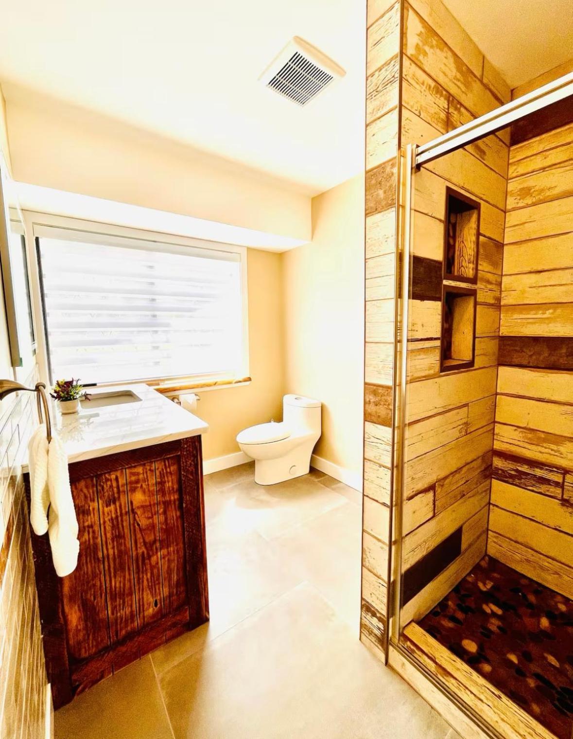 Oceanside Manor - Fancy Room - Golf Course & Beach View Qualicum Beach Luaran gambar